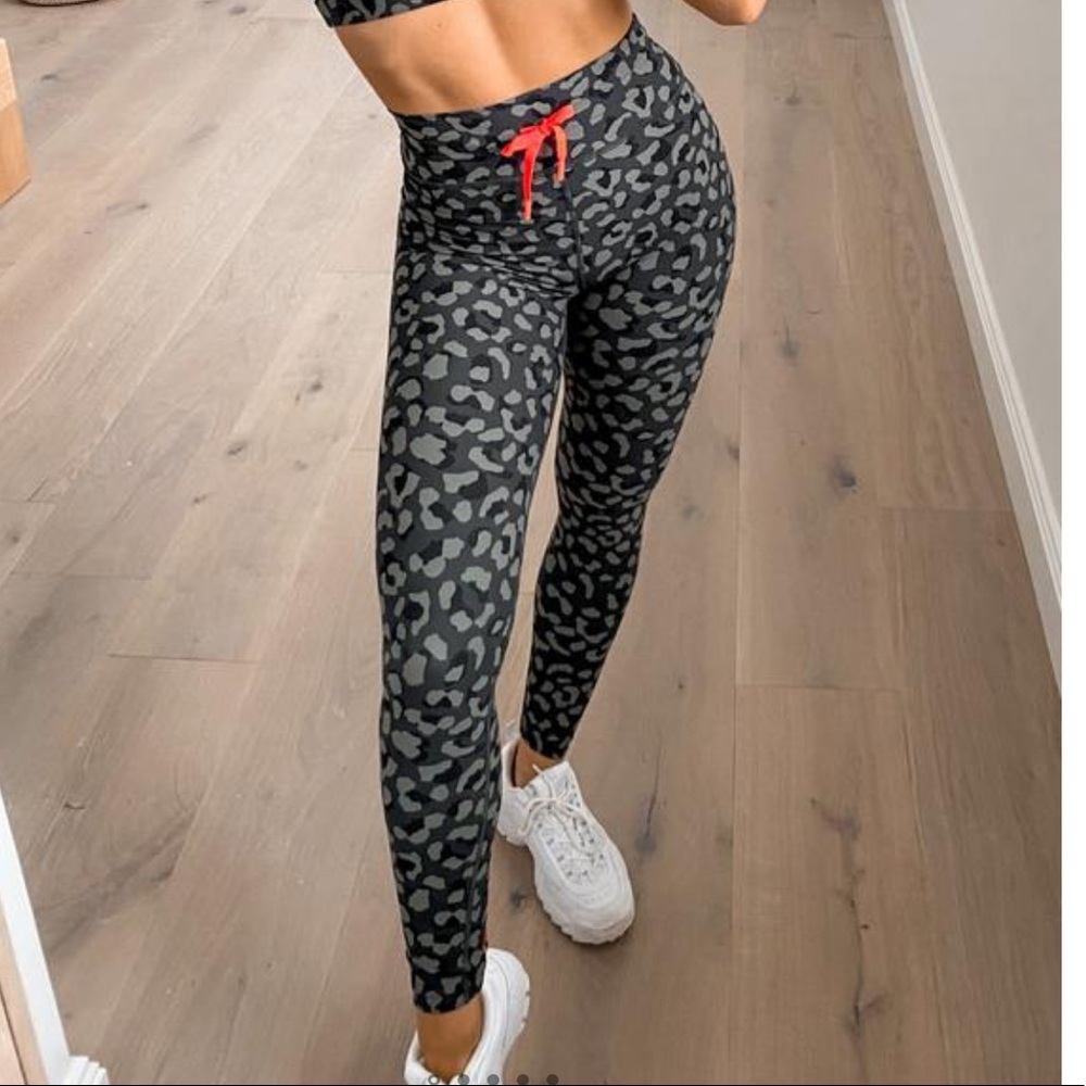 NWT Sarah’s day white fox boutique leggings